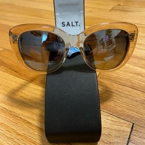 Salt optics Cordis cat eye sunglasses sz 55 crystal peach Mel color. 🧡💛🤍